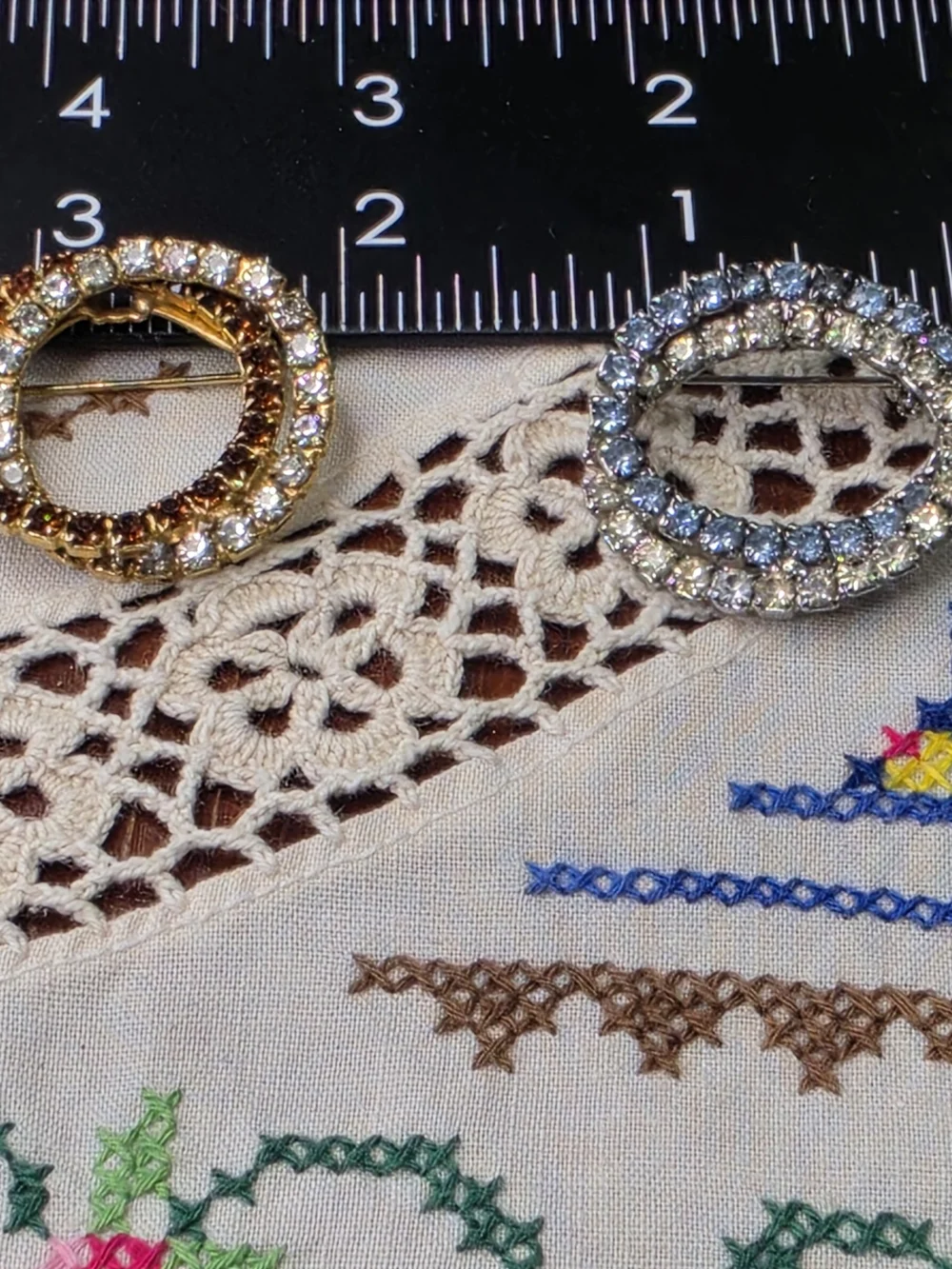 Vintage Entangled Circles Wreath Rhinestone Brooch Set Blue White Amber
